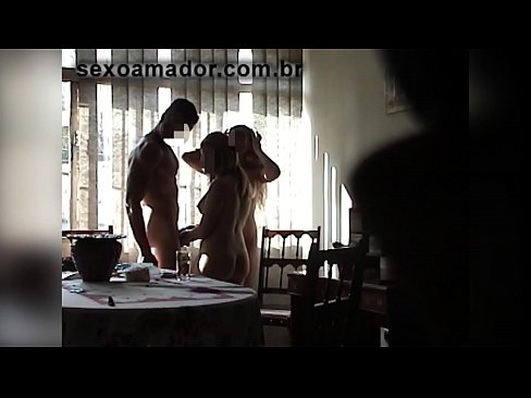 ❤️ Els amics sexuals conviden un home gegant i un trio amb ell Vídeo porno al porno ca.sexeey.ru
