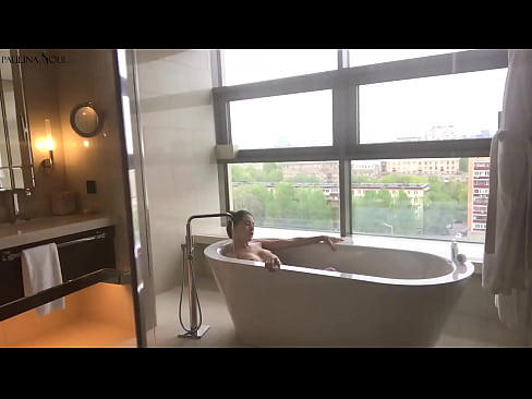 ❤️ Una nena tremenda masturbant-se apassionadament el cony al bany Vídeo porno al porno ca.sexeey.ru