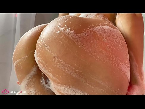 ❤️ La morena es masturba el cony amb un vibrador fins a un orgasme intens a la dutxa Vídeo porno al porno ca.sexeey.ru
