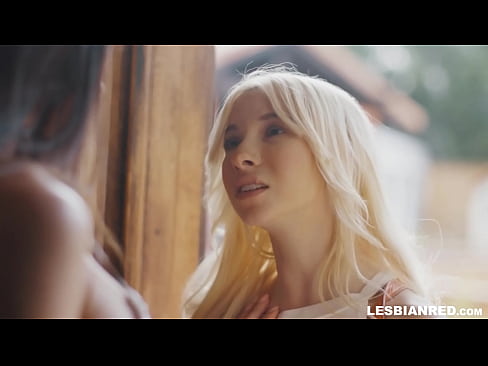 ❤️ La noia torna a casa uns mesos després i s'acaba menjant el cony de la seva madrastra Vídeo porno al porno ca.sexeey.ru